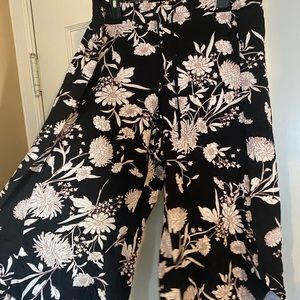Size xL capris flowy pants, perfect for spring!